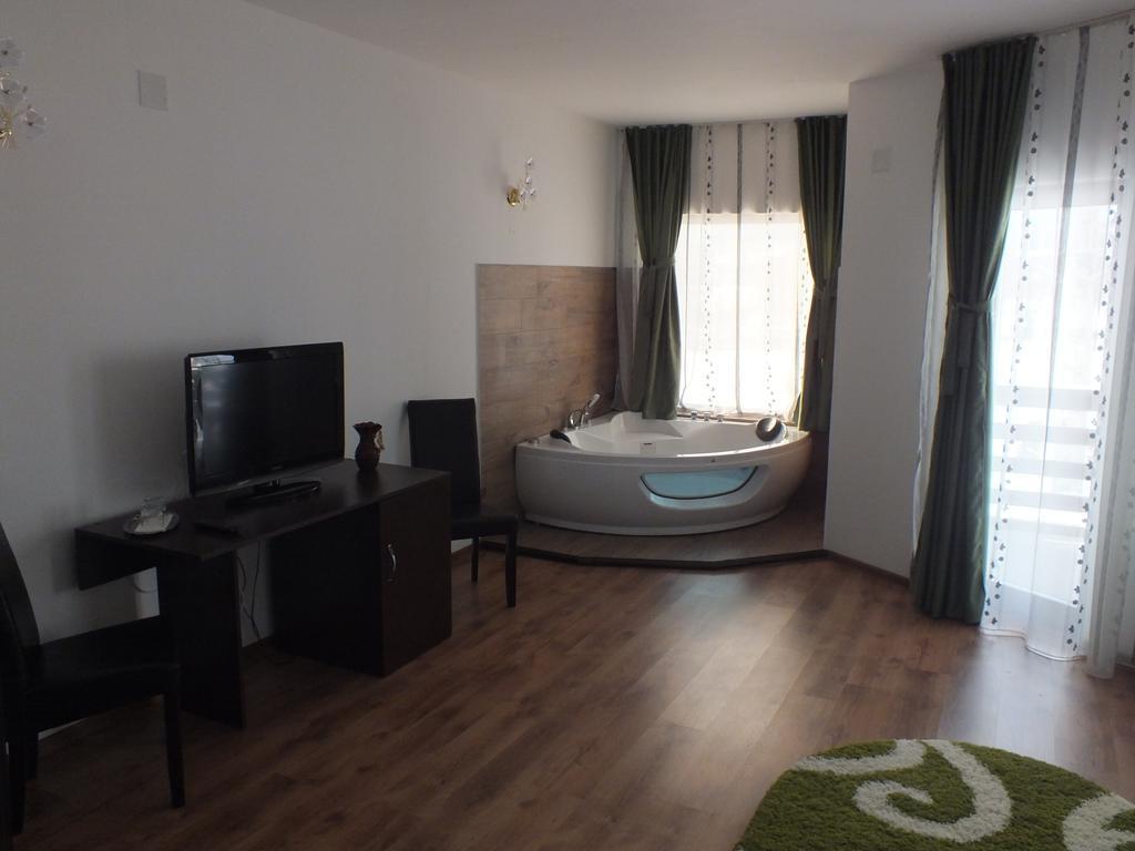 Hotel Pensiunea Eliza Podu Cosnii Habitación foto