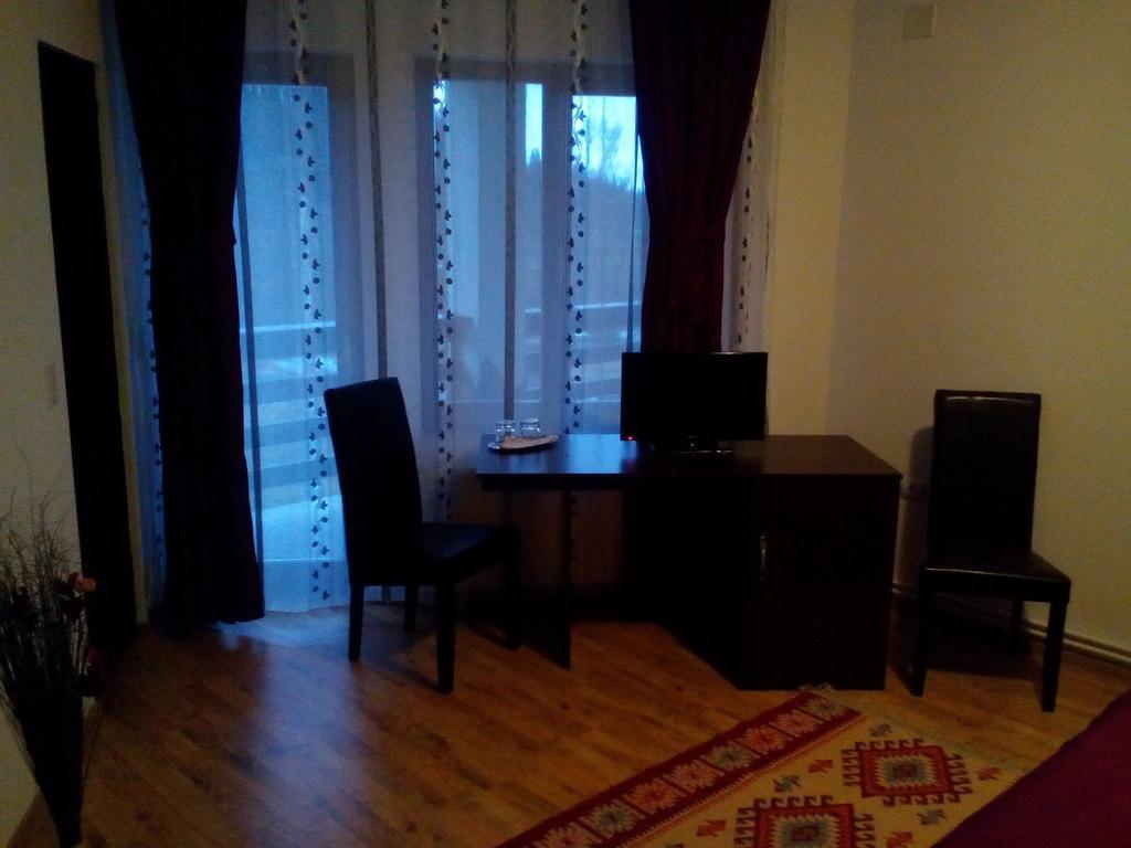 Hotel Pensiunea Eliza Podu Cosnii Habitación foto
